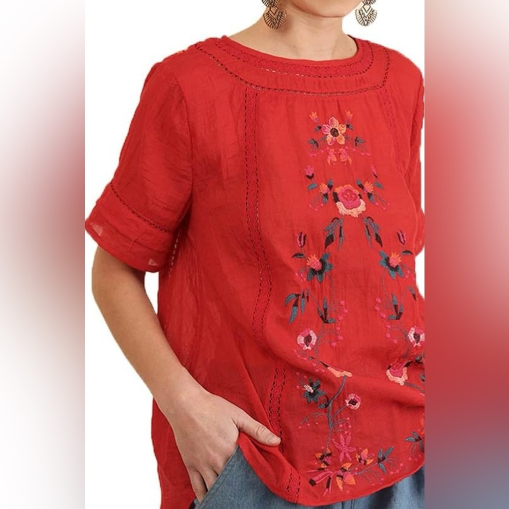 Umgee Women’s short sleeve embroidered top size small EUC